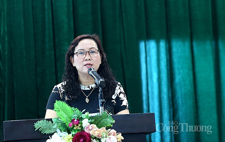 Phó Giám đốc Sở Thông tin và Truyền thông Hà Nội Nguyễn Thị Mai Hương phát biểu tại buổi tập huấn