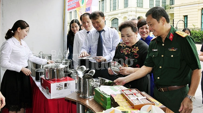 Hà Nội: Sáng tạo, chủ động trong triển khai Cuộc vận động "Người Việt Nam ưu tiên dùng hàng Việt Nam" ha noi sang tao chu dong trong trien khai cuoc van dong nguoi viet nam uu tien dung hang viet nam