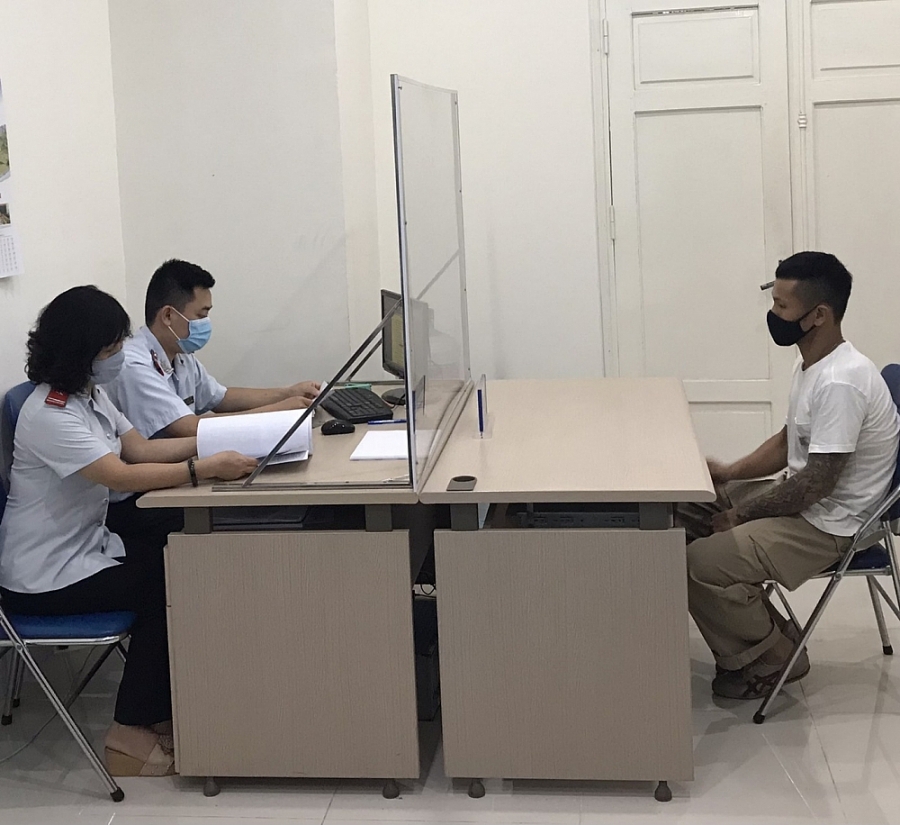 Mỗi cá nhân bị xử phạt 12,5 triệu đồng. Yêu cầu gỡ bỏ thông tin vi phạm. Mỗi cá nhân bị xử phạt 12,5 triệu đồng. Yêu cầu gỡ bỏ thông tin vi phạm.