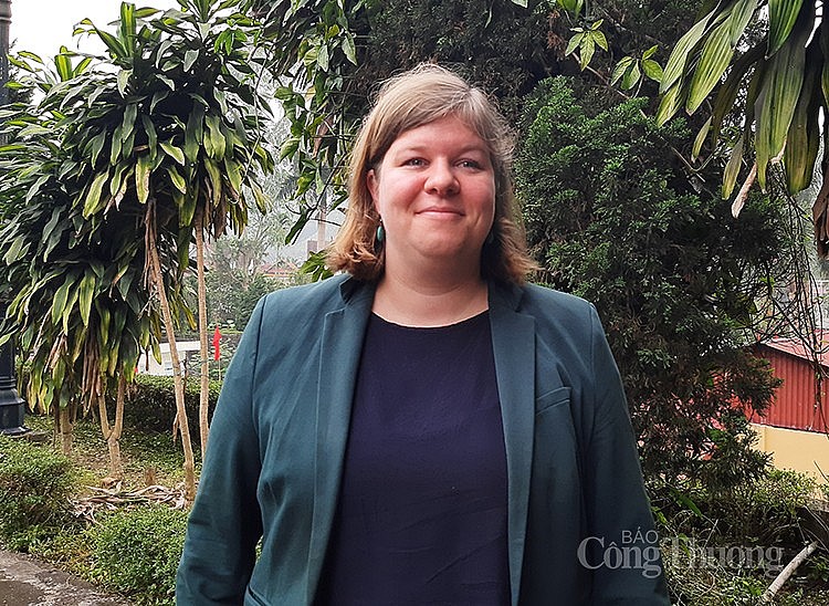 bà Sibylle Bachmann, Phó Giám đốc Văn phòng hợp tác Thụy Sĩ tại Việt Nam bà Sibylle Bachmann, Phó Giám đốc Văn phòng hợp tác Thụy Sĩ tại Việt Nam