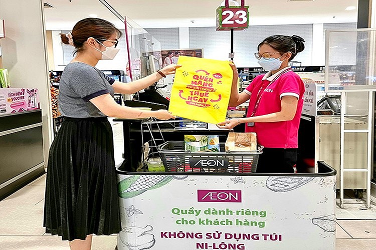 Khách hàng có thể mượn túi tại tất cả các quầy thanh toán trong khu vực Khách hàng có thể mượn túi tại tất cả các quầy thanh toán trong khu vực