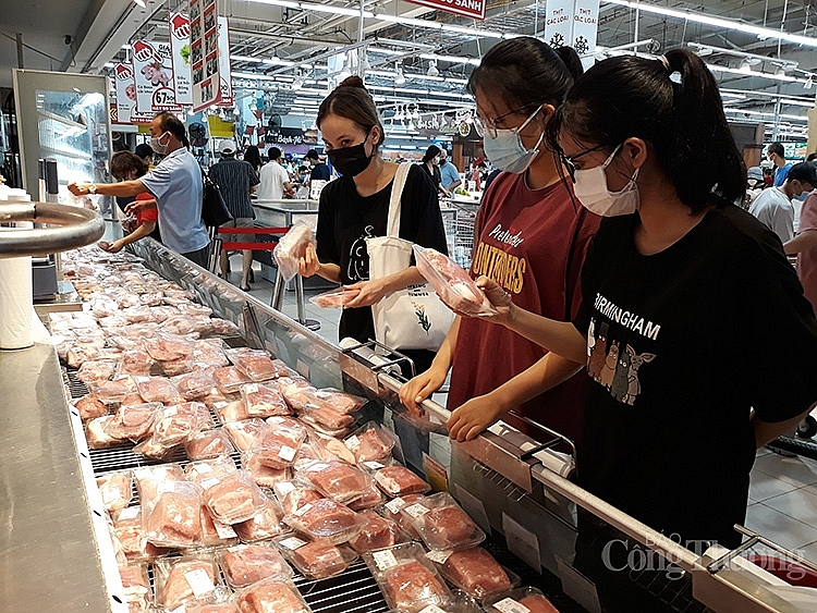 Hà Nội ngày đầu thực hiện giãn cách theo Chỉ thị 16: Sức mua có tăng, chợ truyền thống và siêu thị đẩy mạnh bán online