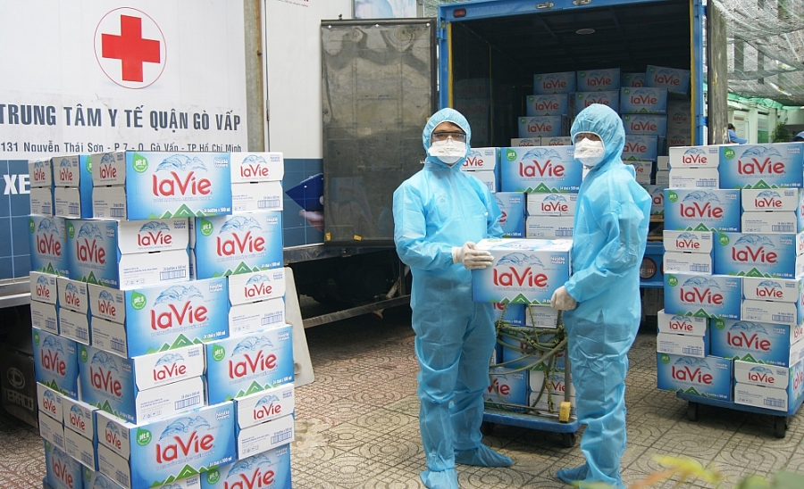 Nước khoáng La Vie được gửi đến nhân viên y tế và bệnh nhân tại Trung tâm y tế Gò Vấp Nước khoáng La Vie được gửi đến nhân viên y tế và bệnh nhân tại Trung tâm y tế Gò Vấp