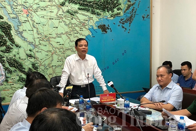 khan truong ung pho voi bao so 4 dang di chuyen nhanh vao bo