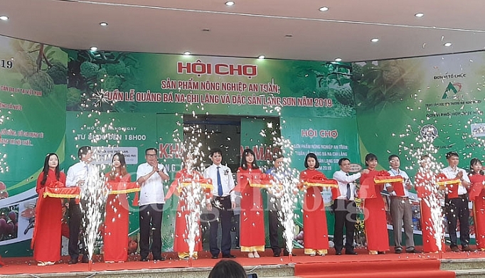 xuc tien quang ba na chi lang tai thi truong ha noi