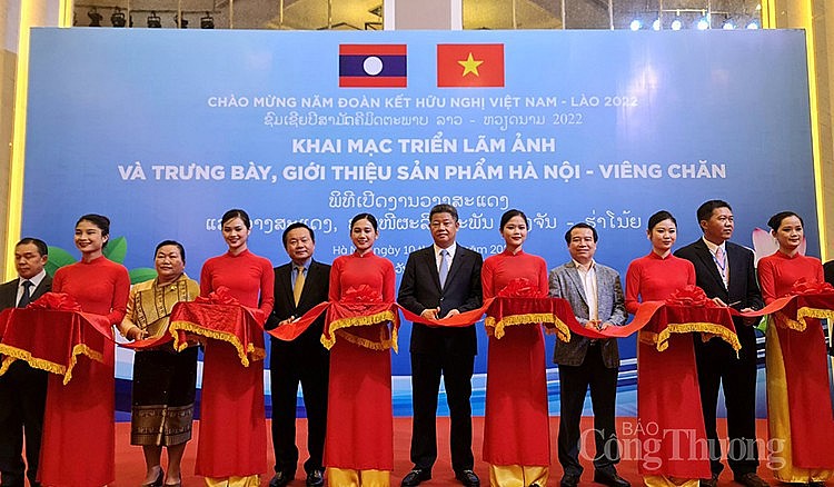 Khai mạc không gian triển lãm ảnh, trưng bày sản phẩm, hàng hoá Hà Nội-Viêng Chăn Khai mạc không gian triển lãm ảnh, trưng bày sản phẩm, hàng hoá Hà Nội-Viêng Chăn