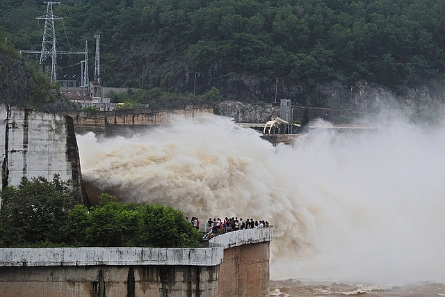 15 giờ ngày 19/9, thủy điện Hòa Bình mở cửa xả đáy điều tiết hồ chứa 15 gio ngay 199 thuy dien hoa binh mo cua xa day dieu tiet ho chua