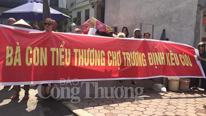 tieu thuong cho truong dinh plaza to chu dau tu that hua