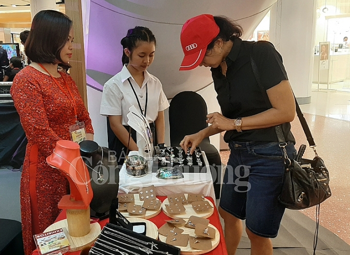 Khai mạc Tuần hàng Việt Nam tại Thái Lan 2019: Đưa sản phẩm Việt tiến sâu vào thị trường Thái Lan khai mac tuan hang viet nam tai thai lan 2019 dua san pham viet tien sau vao thi truong thai lan