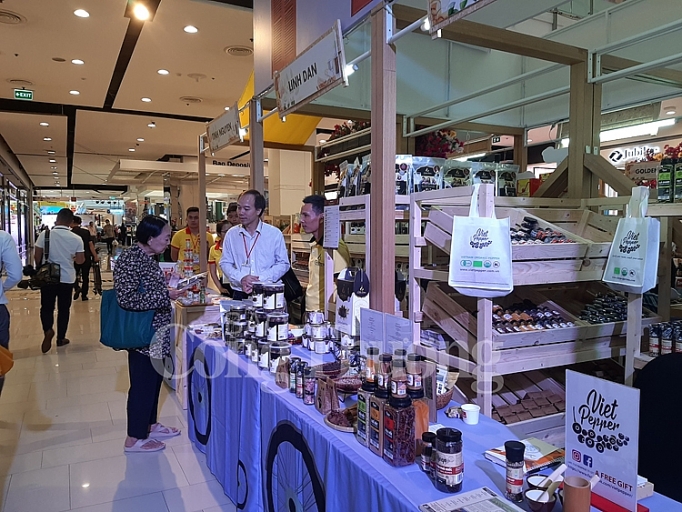 Khai mạc Tuần hàng Việt Nam tại Thái Lan 2019: Đưa sản phẩm Việt tiến sâu vào thị trường Thái Lan khai mac tuan hang viet nam tai thai lan 2019 dua san pham viet tien sau vao thi truong thai lan