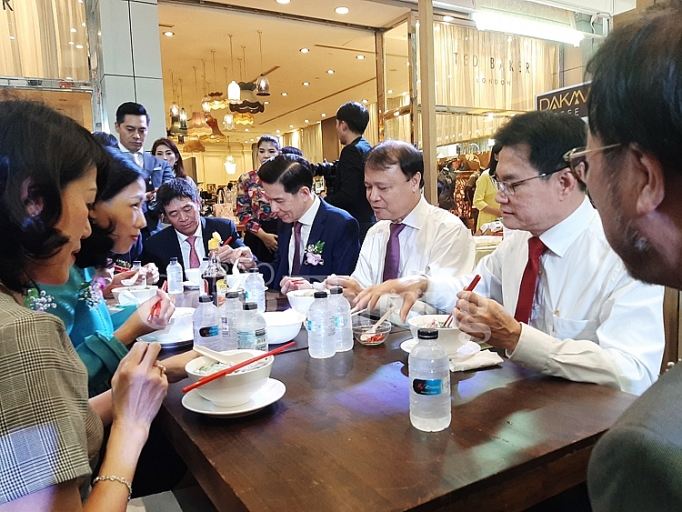 Khai mạc Tuần hàng Việt Nam tại Thái Lan 2019: Đưa sản phẩm Việt tiến sâu vào thị trường Thái Lan khai mac tuan hang viet nam tai thai lan 2019 dua san pham viet tien sau vao thi truong thai lan