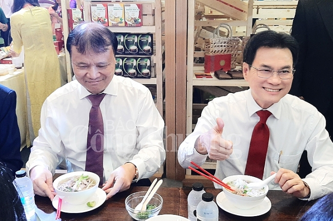 Khai mạc Tuần hàng Việt Nam tại Thái Lan 2019: Đưa sản phẩm Việt tiến sâu vào thị trường Thái Lan khai mac tuan hang viet nam tai thai lan 2019 dua san pham viet tien sau vao thi truong thai lan