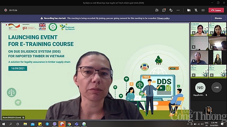 bà Anja Barth - Cố vấn trưởng quản lý Dự án Hỗ trợ quá trình thực hiện VPA/FLEGT tại Việt Nam của GIZ  phát biểu tại 