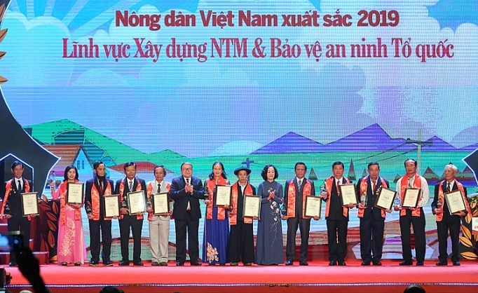 le ton vinh va trao danh hieu nong dan viet nam xuat sac nam 2019
