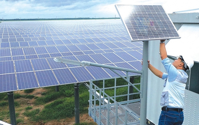 Nhiều tiềm năng phát triển điện mặt trời trên hồ chứa thủy lợi nhieu tiem nang phat trien dien mat troi tren ho chua thuy loi