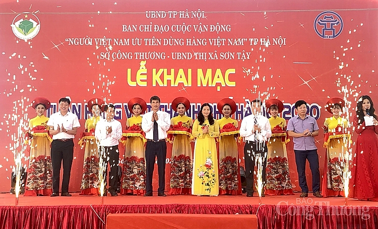 Cắt băng khai mạc Tuần hàng Việt Thành phố hà Nội tại thị xã Sơn Tây 1116-cat-bang-khai-mac-tuan-hang-viet-tp-ha-noi-tai-thi-xa-son-tay