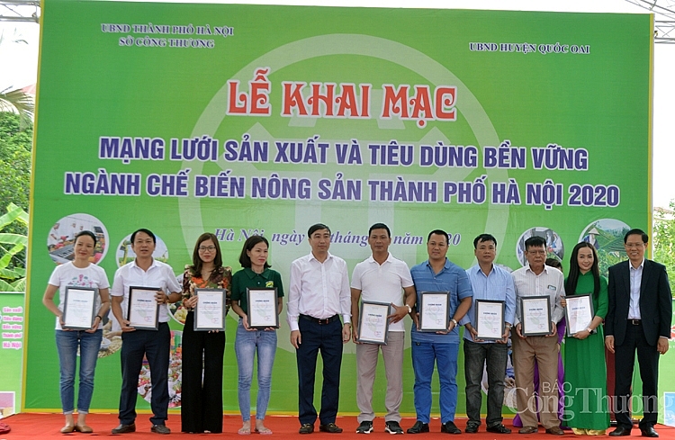 trao chứng nhận cho các doanh nghiệp 4027-trao-giay-chung-nhan-cho-cac-doanh-nghiep-tham-gia-ket-noi