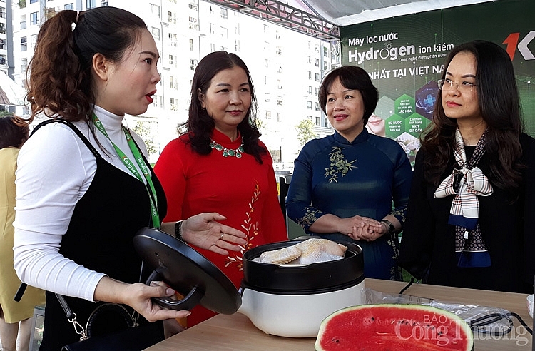 5640-tham-quan-gian-hang