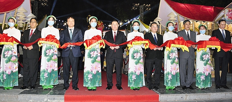 Khai mạc Tuần hàng “Made in Vietnam - Tinh hoa Việt Nam” Khai mạc Tuần hàng “Made in Vietnam Tinh hoa Việt Nam”