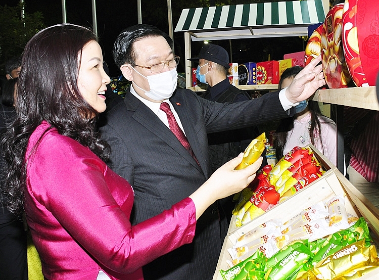 Khai mạc Tuần hàng “Made in Vietnam - Tinh hoa Việt Nam” Khai mạc Tuần hàng “Made in Vietnam Tinh hoa Việt Nam”