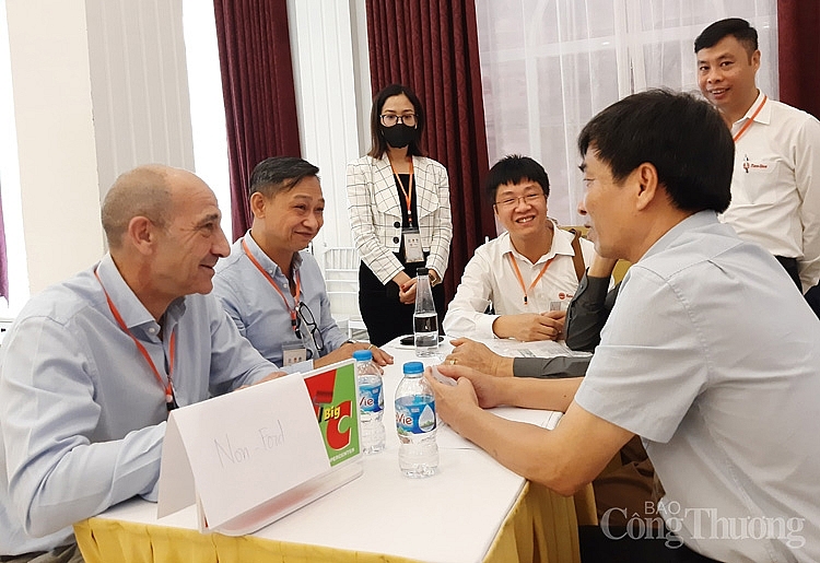 Các hoạt động kết nối giữa bên cung cấp và nhà phân phối bán lẻ giúp gia tăng kim ngạch xuất khẩu hàng hóa của Việt Nam sang thị trường Thái Lan 4557-ket-noi-truc-tiep-giua-dn-viet-va-nha-mau-hang-cua-central-retail