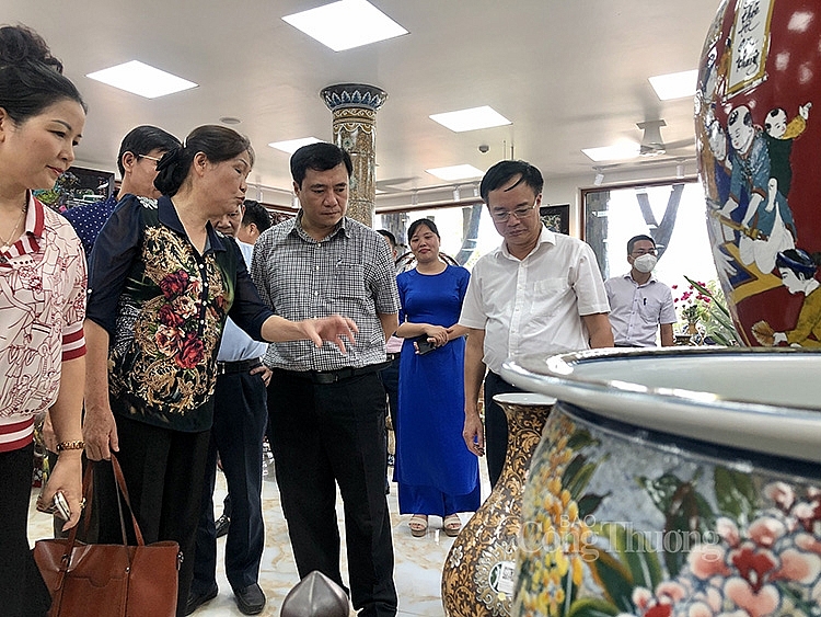 Hà Nội: Khôi phục sản xuất đi liền với phòng chống dịch tại các làng nghề Hà Nội: Khôi phục sản xuất đi liền với phòng chống dịch tại các làng nghề