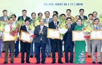 Tôn vinh các tổ chức, cá nhân có thành tích xuất sắc trong thực hiện Nghị quyết Trung ương 7