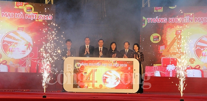 Khai mạc Tháng Khuyến mại Hà Nội và Tôn vinh các sản phẩm Hàng Việt Nam được người tiêu dùng yêu thích năm 2019 khai mac thang khuyen mai ha noi va ton vinh cac san pham hang viet nam duoc nguoi tieu dung yeu thich nam 2019