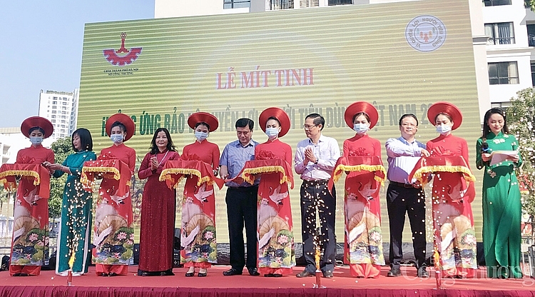 Cắt băng khai mạc lễ khai mạc “Hội chợ hàng hóa, sản phẩm vì người tiêu dùng” 3605-cat-bang-khai-mac