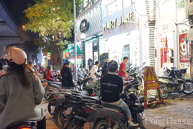 3630-xep-hang-mua-hang