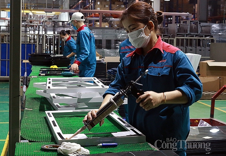 Hiện đã đi vào mùa cao điểm của thị trường phục vụ hàng hóa tết nguyên đán, dn SH đang nỗ lực tăng ca nhằm tạo ra đủ lượng hàng hóa cho thị trường. Hiện đã đi vào mùa cao điểm của thị trường phục vụ hàng hóa tết nguyên đán, dn SH đang nỗ lực tăng ca nhằm tạo ra đủ lượng hàng hóa cho thị trường.