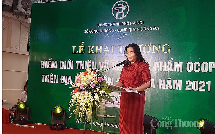 Bà Trần Thị Phương Lan- quyền Giám đốc Sở Công Thương Hà Nội phát biểu tại lễ khai trương Bà Trần Thị Phương Lan- quyền Giám đốc Sở Công Thương Hà Nội phát biểu tại lễ khai trương