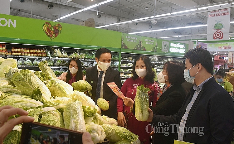 Các đại biểu tham quan gian hàng tại siêu thị BigC Thăng Long Các đại biểu tham quan gian hàng tại siêu thị BigC Thăng Long