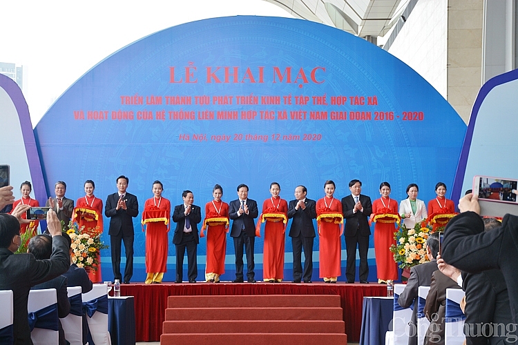 Khai mạc Triển lãm Thành tựu phát triển kinh tế tập thể, HTX