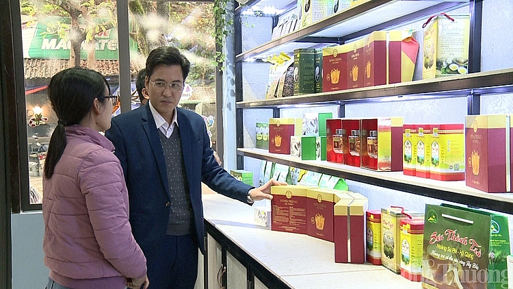 Giám đốc Sở khoa học và công nghệ tỉnh Hà Giang Phan Đăng Đông cho biết, sản phẩm ĐTHT mang lại hiệu quả kinh tế và xh cho bà con vùng cao Giám đốc Sở khoa học và công nghệ tỉnh Hà Giang Phan Đăng Đông cho biết, sản phẩm ĐTHT mang lại hiệu quả kinh tế và xh cho bà con vùng cao