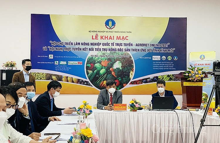 Trong khuôn khổ của Hội chợ, cũng trong chiều ngày 9/12, Hội thảo trực tuyến “Kết nối tiêu thụ nông đặc sản trong tình hình mới” Trong khuôn khổ của Hội chợ, cũng trong chiều ngày 9/12, Hội thảo trực tuyến “Kết nối tiêu thụ nông đặc sản trong tình hình mới”