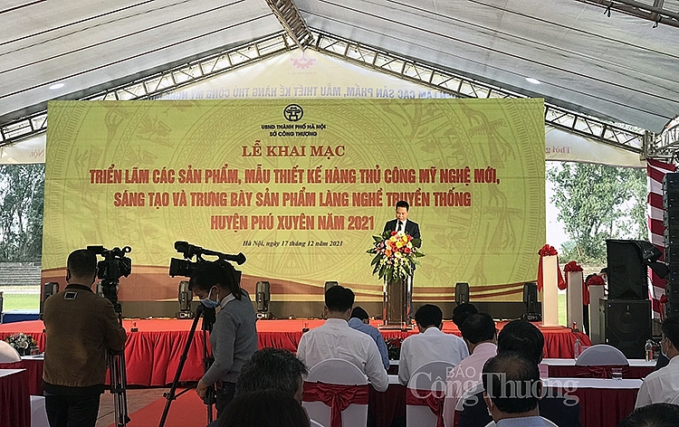 Khai mạc Triển lãm các sản phẩm, mẫu thiết kế hàng thủ công mỹ nghệ mới, sáng tạo năm 2021 Khai mạc Triển lãm các sản phẩm, mẫu thiết kế hàng thủ công mỹ nghệ mới, sáng tạo năm 2021