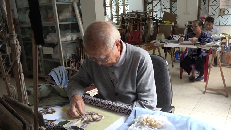 Nghệ nhân Nguyễn Quốc Sự: Phải lòng đường kim mũi chỉ nghe nhan nguyen quoc su phai long duong kim mui chi