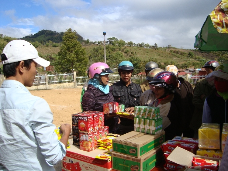 Hà Nội: Hàng Việt chiếm lĩnh thị trường nông thôn ha noi hang viet chiem linh thi truong nong thon