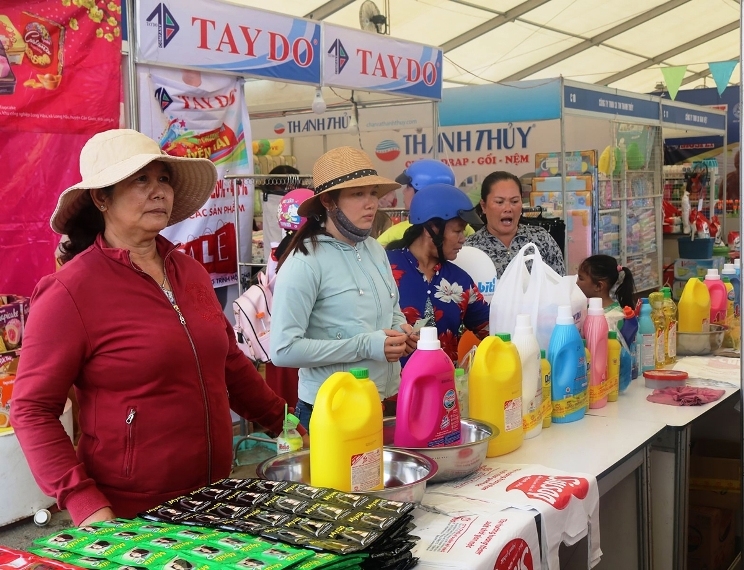 Hàng Việt trụ vững ở chợ truyền thống và thị trường nông thôn hang viet tru vung o cho truyen thong va thi truong nong thon