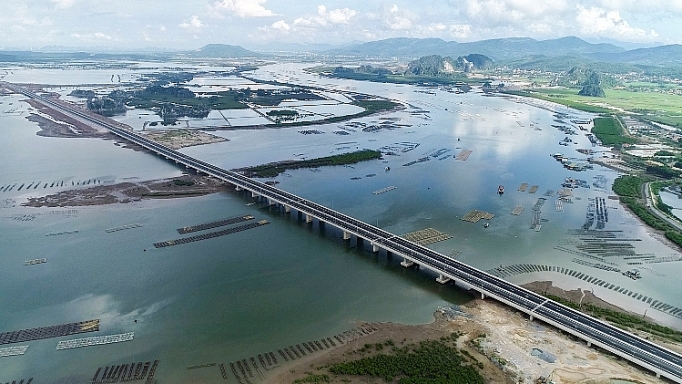 cai thien ha tang giao thong rut ngan khoang cach ket noi vung mien