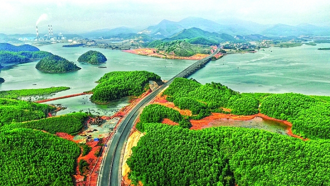 Vân Đồn: “Cửa ngõ” trung chuyển hàng vào Đông Nam Á van do n cua ngo trung chuyen hang vao dong nam a