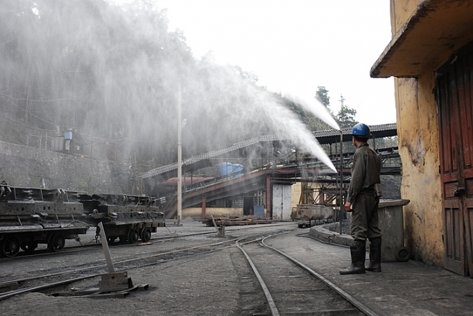 Gắn sản xuất với bảo vệ môi trường gan san xuat voi bao ve moi truong
