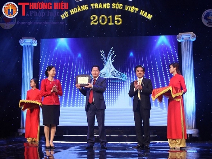 30 nam gan bo voi nghe kim hoan