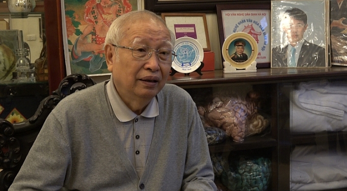 Người truyền thần qua đường kim, mũi chỉ nguoi truyen than qua duong kim mui chi