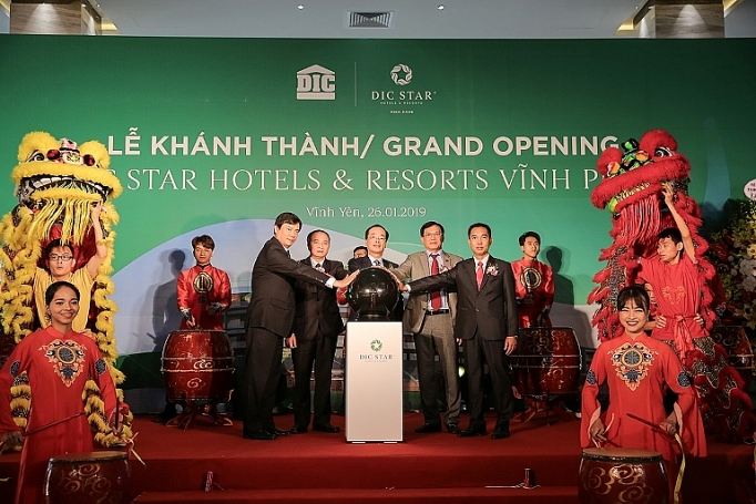 khanh thanh khach san chuan quoc te 5 sao quoc te dau tien tai thanh pho vinh yen