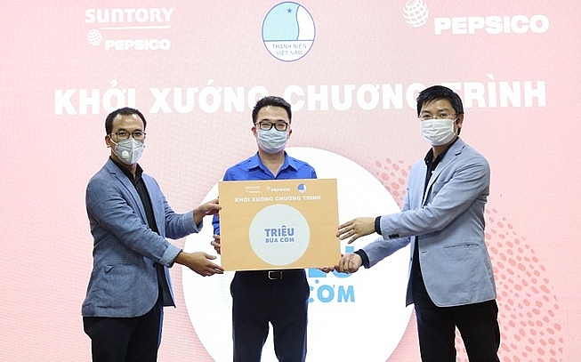 Pepsico cùng Hội liên hiệp Thanh niên Việt Nam trao “Triệu bữa cơm” mùa Covid 19 pepsico cung hoi lien hiep thanh nien viet nam trao trieu bua com mua covid 19