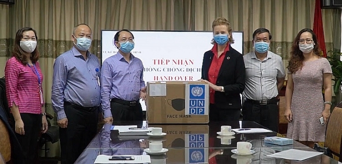 UNDP hỗ trợ Việt Nam trong cuộc chiến chống dịch Covid-19 undp ho tro viet nam trong cuoc chien chong dich covid 19