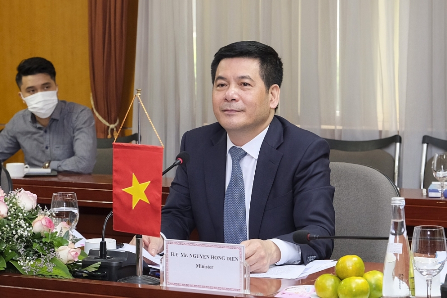 Bộ trưởng Bộ Công Thương Nguyễn Hồng Diên làm việc với Đại sứ Campuchia tại Việt Nam