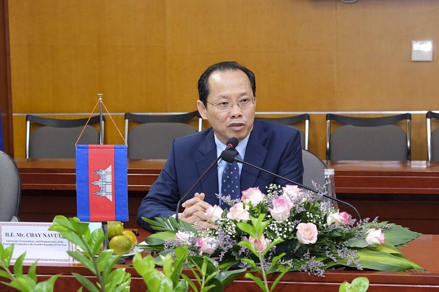 Bộ trưởng Bộ Công Thương Nguyễn Hồng Diên làm việc với Đại sứ Campuchia tại Việt Nam